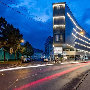 Schweitzer Center Apartmán Štýrský Hradec
