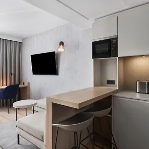 Hotel apartamentowy By Marriott East